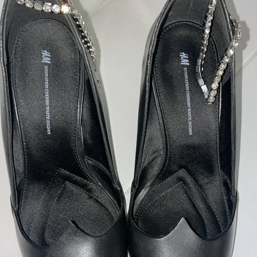 New H&M black Rhinestone Chain-detail Pumps size 38
